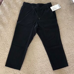 Lululemon On The Fly Woven Crop Black Size 8 NWT